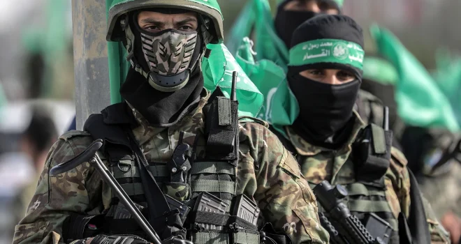 Zionist enemy launches campaign of raids in occupied West Bank, arresting 2 Palestinians