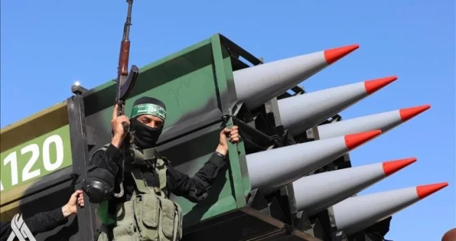 Al-Qassam & Al-Mujahideen Brigades shell Zionist enemy gatherings South of Khan Yunis